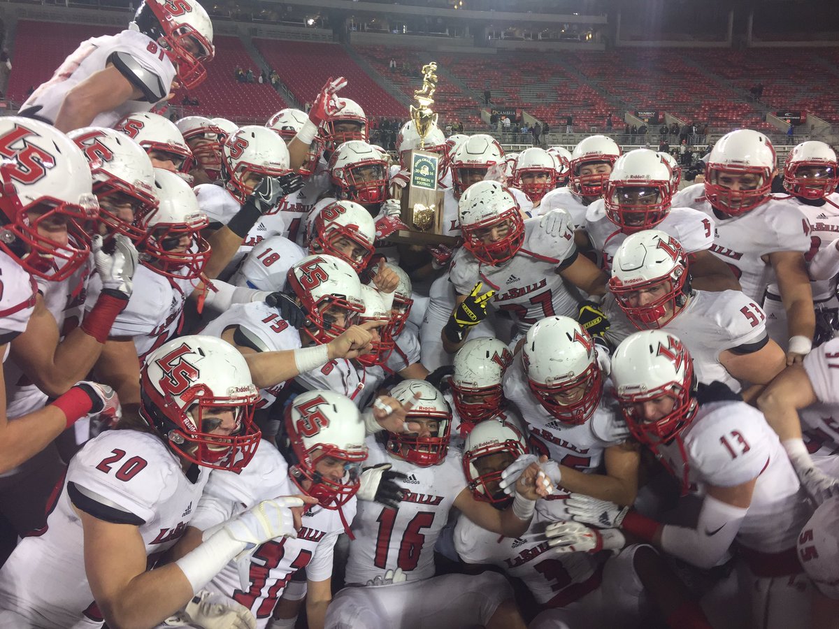LS_LancerFB's tweet photo. We heard all the critics we faced adversity for 15 weeks, we put blood sweat &amp; tears into this season for 10 months. CHAMPIONS! #LeftNoDoubt https://t.co/TCHjp3rnHr