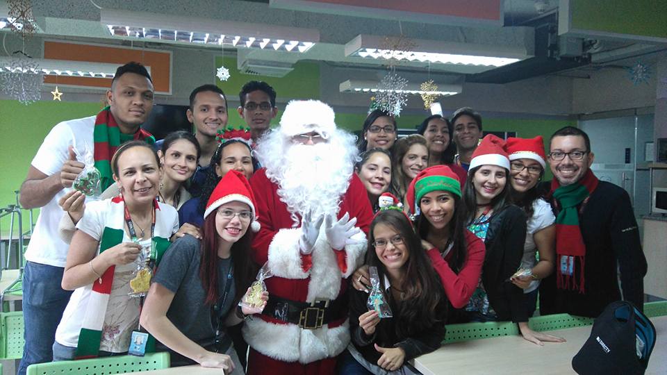Linnetrodriguez's tweet photo. Celebrando desde ya la Navidad!!! #ConSanta #DirectvTeCambiaLaVida #DirectvMeGusta https://t.co/VTT4u0cLGT