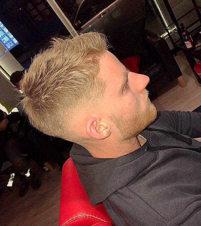 Twarbers's tweet photo. @simsjosh12 in after a hectic week!🔥 freshened up and ready to go again⚽️⚽️ the beard has gone! @SouthamptonFC https://t.co/KFgUkBgVLQ