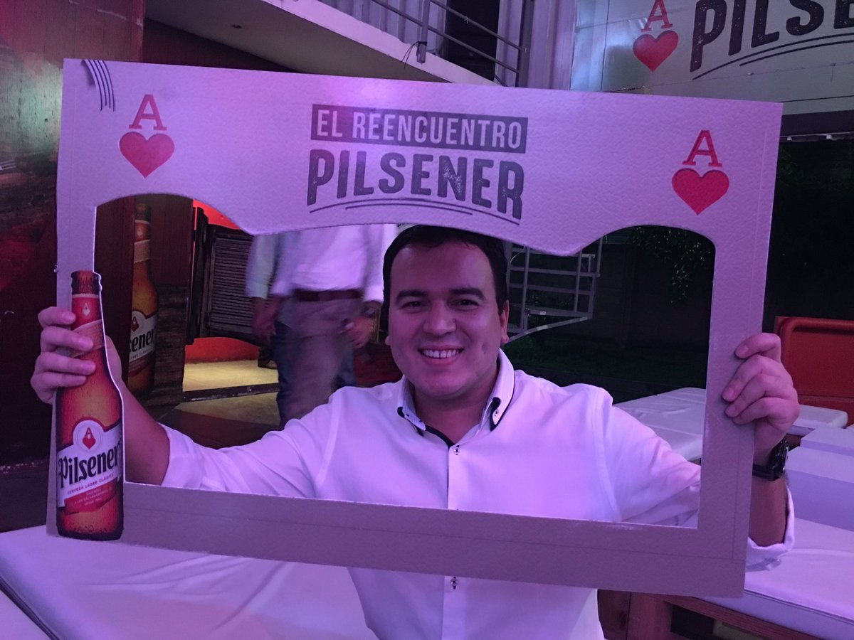 jaimevilanova1's tweet photo. Juéguele ... Promoción 97 Liceo Salvadorreño #ReencuentroPilsener @PilsenerSV #ElChichi https://t.co/EuHnafxJM3