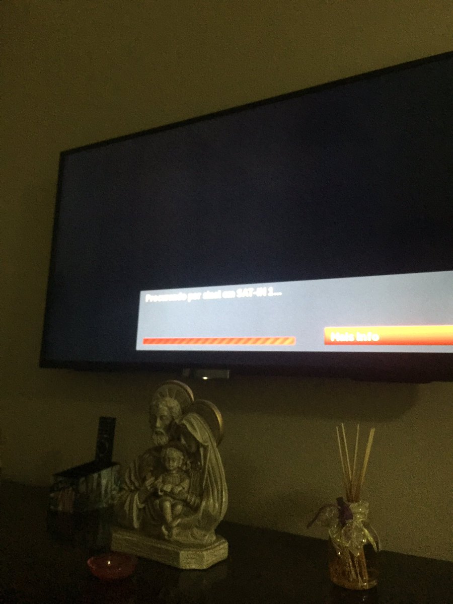 mandyp020's tweet photo. Amo a sky quando chove.... pq disso ??? Não entendo https://t.co/rNzw5Lzpsk