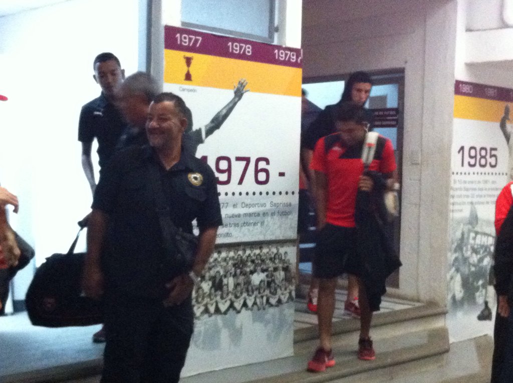 FutbolCR's tweet image. #ClasicoCR #SAPvLDA 
Llegada de @ldacr al Estadio Ricardo Saprissa fue a las 6:45