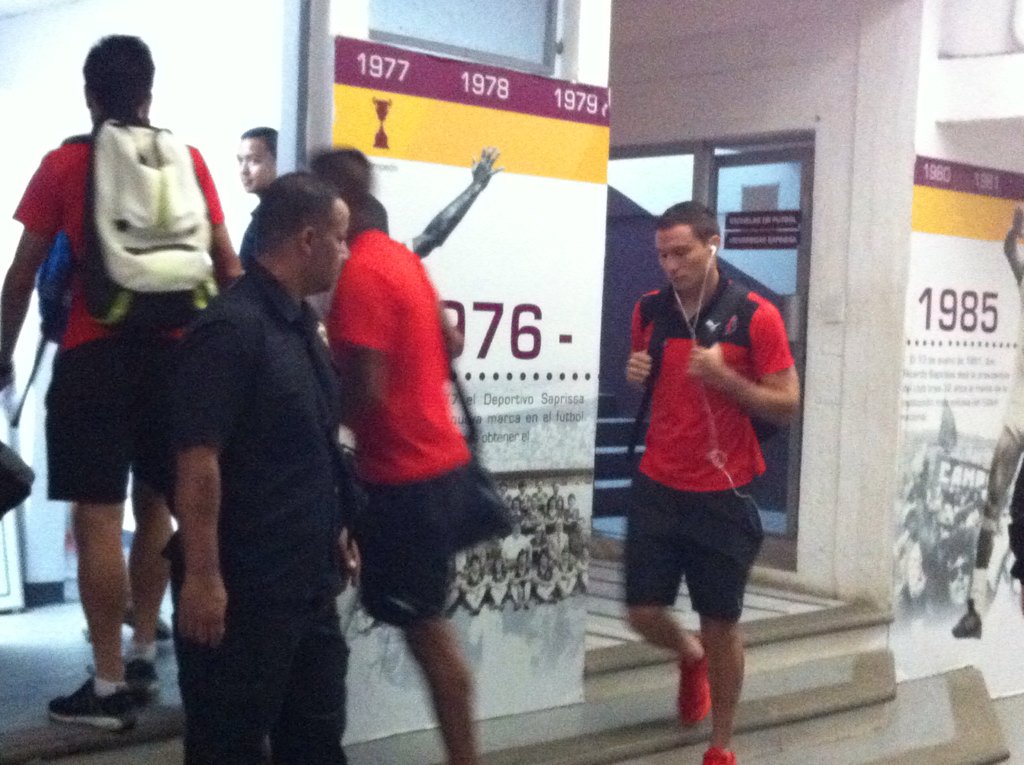 FutbolCR's tweet image. #ClasicoCR #SAPvLDA 
Llegada de @ldacr al Estadio Ricardo Saprissa fue a las 6:45