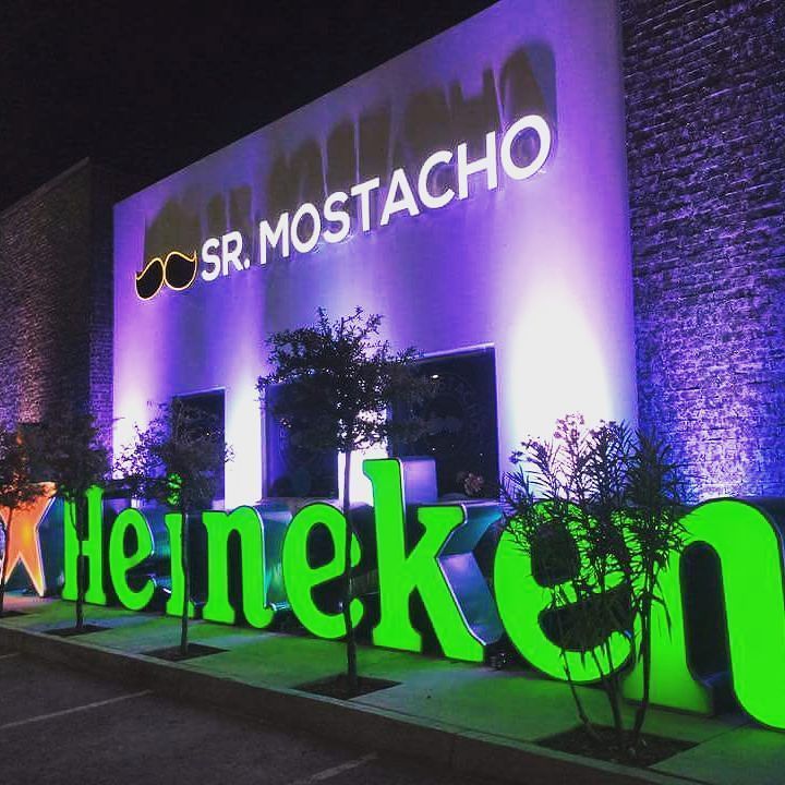 SrMostachoMx's tweet photo. Sr.Mostacho Chihuahua 
#srmostachomx #inauguracion #chihuahua #heineken https://t.co/exqQ3Fp89O