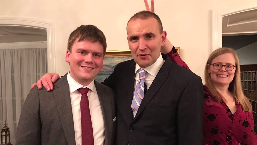 RaggzRaggi's tweet photo. Enn eitt mígrenikastið...? #geimvísindastofnun #hirðfífliðábessastöðum https://t.co/HkoL9Q90Ys