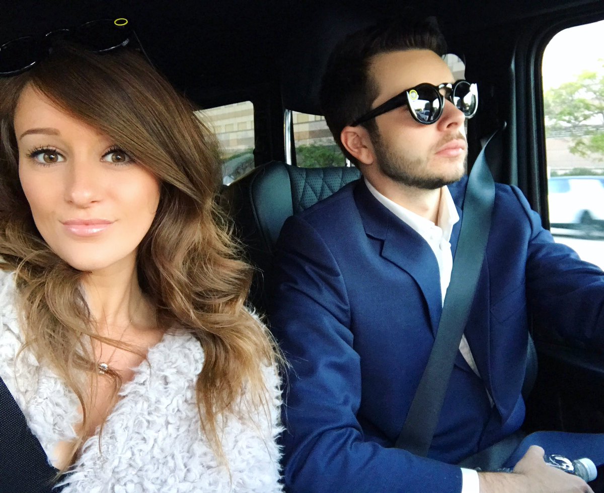 jennaezarik's tweet photo. Heading to @thegameawards! https://t.co/ZwVrYvvzvU