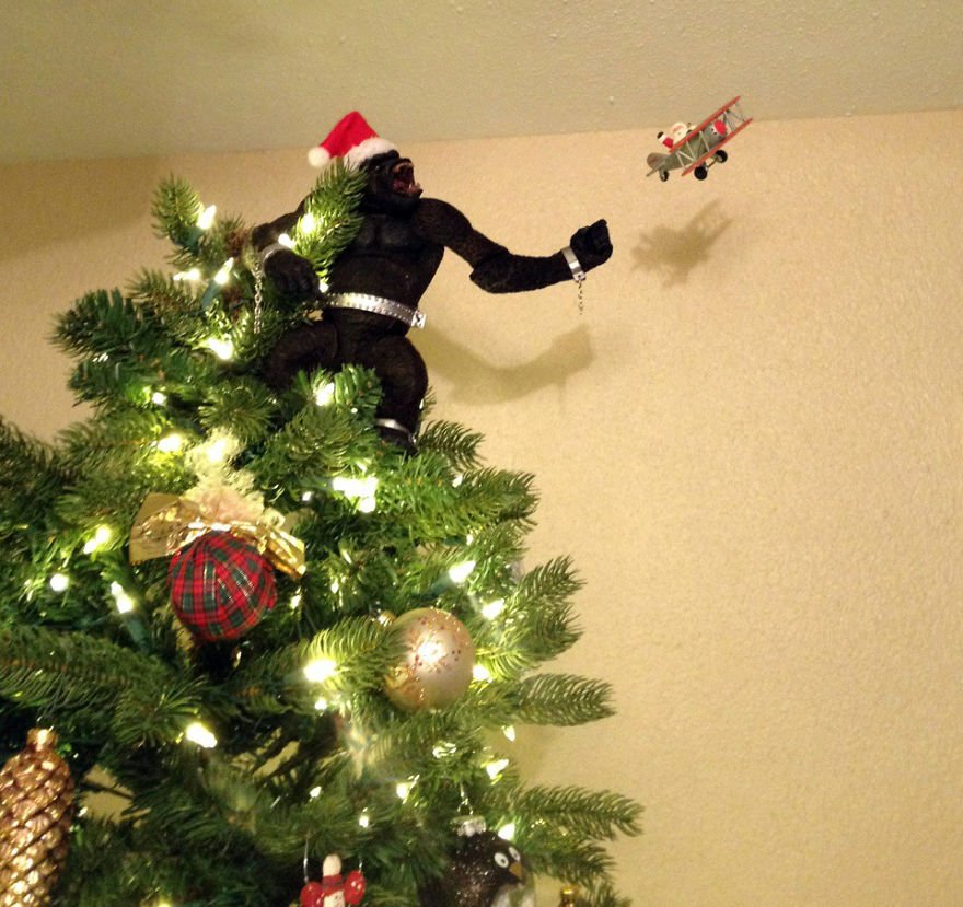 killer_kitsch's tweet photo. "King Kong Merrily On High!" #KingKong #ChristmasTree https://t.co/xGsc8nAquN