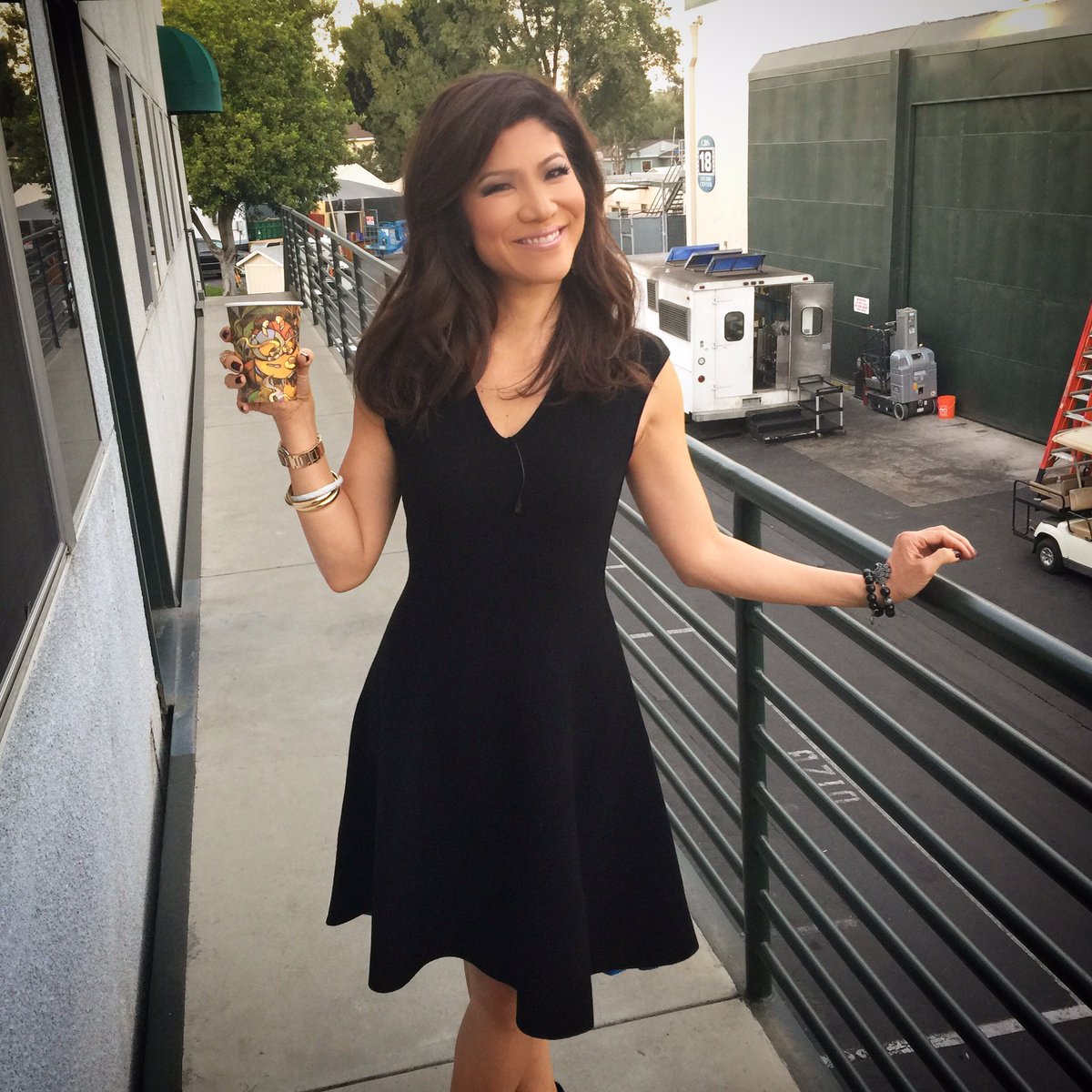 Headed to host the #BBOTT Finale! RT if you're ready to find out who #AmericasWinner is! #BBOTTFinale ... who did you vote for??