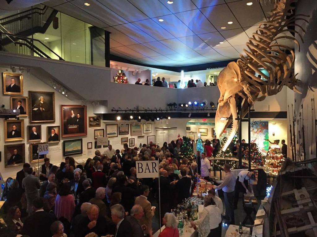 JasonGraziadei's tweet photo. Drinkin wine under the whale #ackfot #nantucket https://t.co/yWILGgJIUv https://t.co/yQvCquj7cY