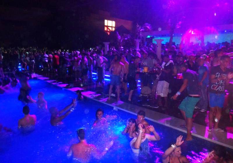 MushLiveGarden1's tweet photo. YA ESTAMOS LLENANDO LAS PILETAAAAS 🌊🍀😆🌊🍀😆 #PoolPartyOn❗❗ESTO SE VA AL CARAJOOOO 💣💣💣💣 #COURT 🌴🌴 JAMÁS VAS A VIVIR ALGO ASÍ 🔝👓🎊🌴🌊👏🔥🎶 https://t.co/7vNlKAQv59