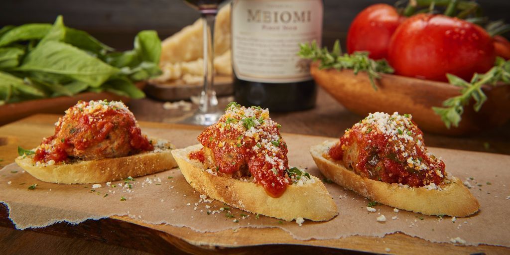 duffysmvp's tweet photo. Look at these meatball sliders!  A perfect pairing with our 2-for-1 Premium Happy Hour for #TNF #FootballFeatures https://t.co/t4D5lcRWCj