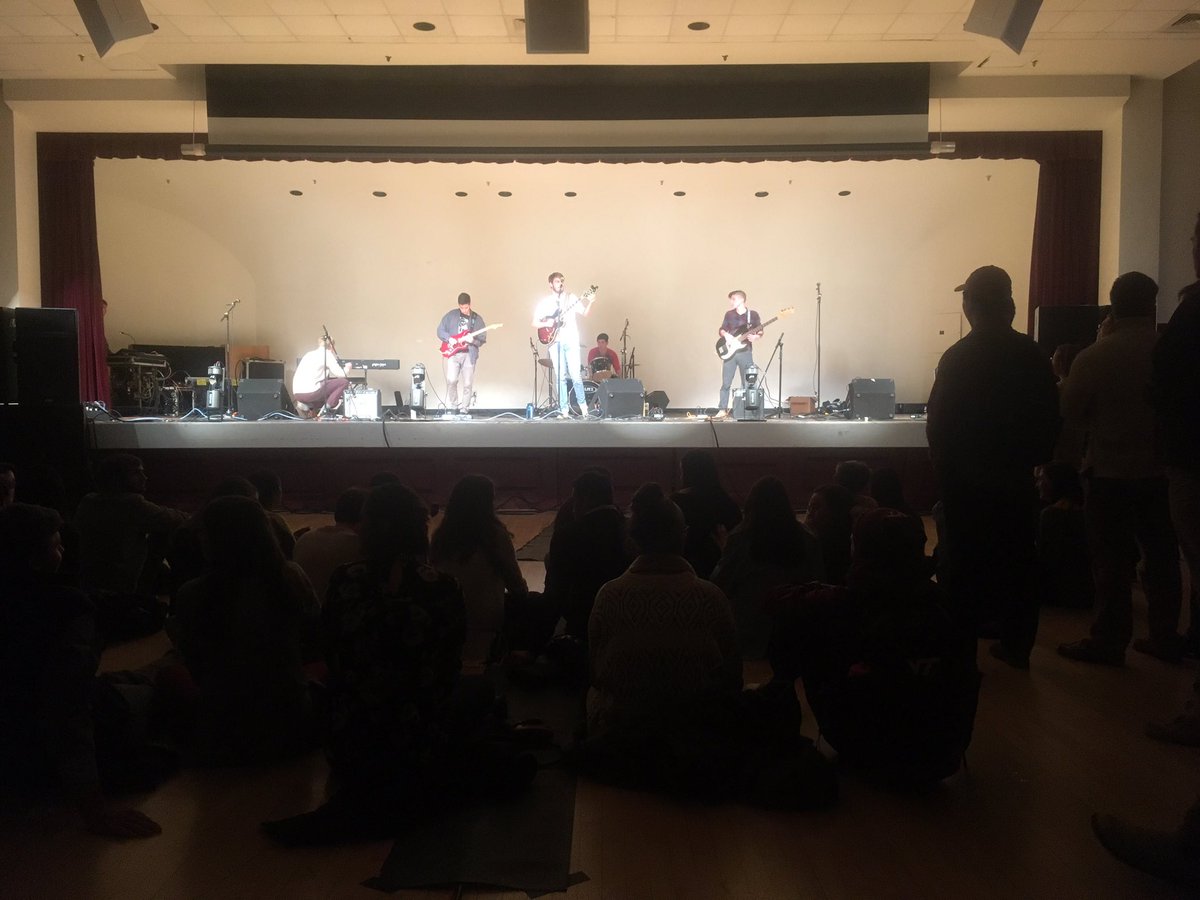 Been waiting all week to watch Dads on Facebook in person <a href="/thevtu/">Virginia Tech Union</a> 🔥🔥🔥#VTU #Bandslam - heard <a href="/HYWagattaw/">Dr. Heather Wagoner</a> was a judge tho #HopeSheCanBeFair