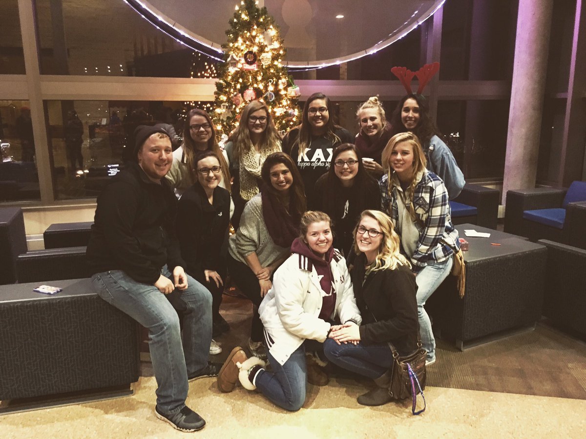 Kariathesis1957's tweet photo. 'Tis the season to be jolly🎅🏼🎄❄️ #holidaytreelighting #kappaalphasigma #uwplatteville #sisterhood #christmas #holiday #winter https://t.co/NoZUTMH6vQ