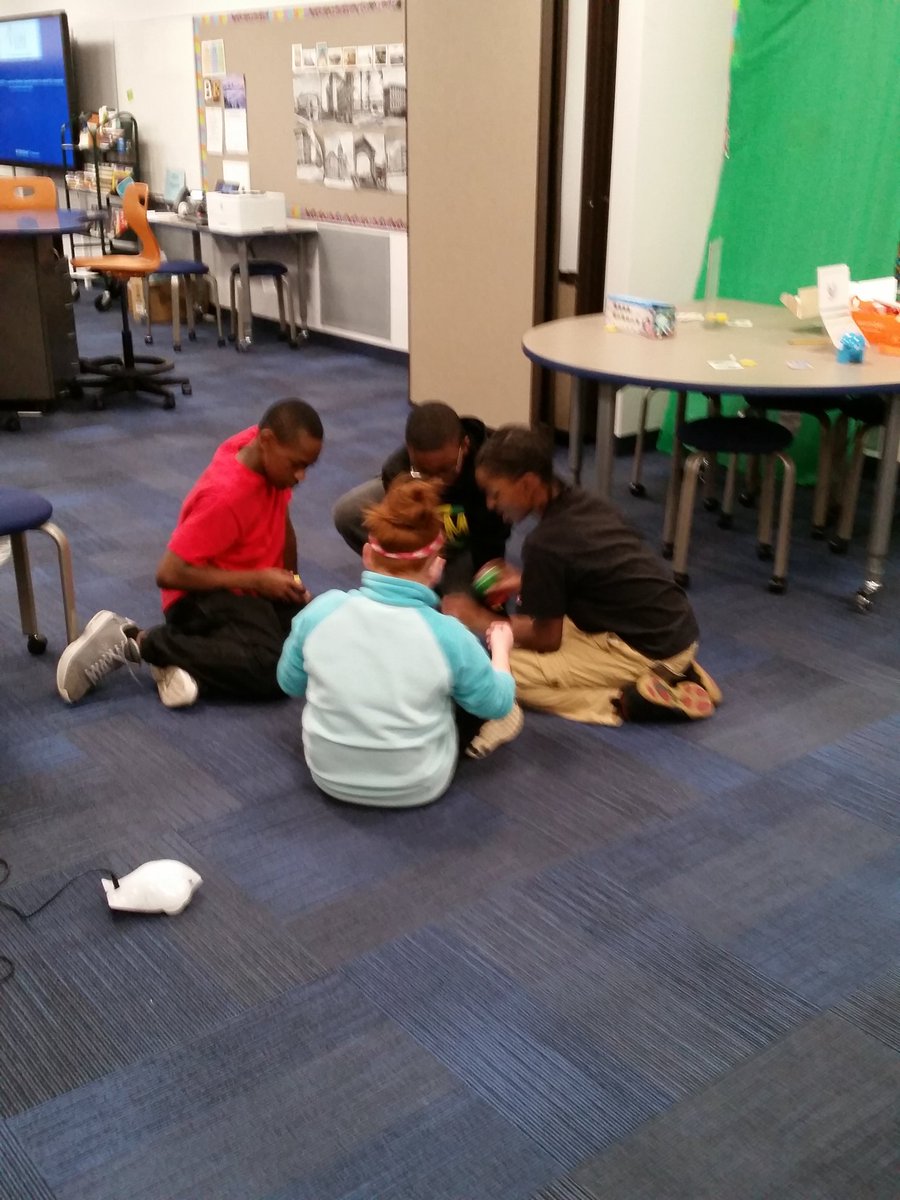 spkowalski's tweet photo. #Robotics & #leadership are a perfect combo @PineGroveLib. Thnx @OCMBOCESSLS ! #mobilemakerlab #esmpgPROUD https://t.co/f0eKiKS3cy