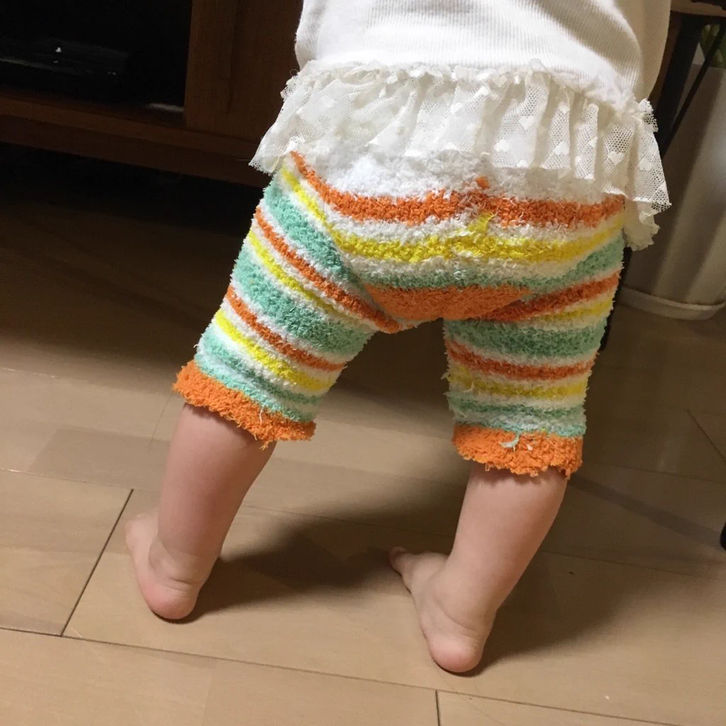 お子さんがいる方必見！百均のもこもこ靴下で温かいスパッツが作れるよ！！！