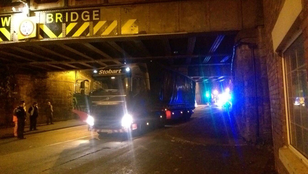 allformacmillan's tweet photo. Well done #StobartGroup another bridge bash &driver failure!! #networkrail @LichfieldLive #oldrover #Samskip6 https://t.co/sonvSzQXOa