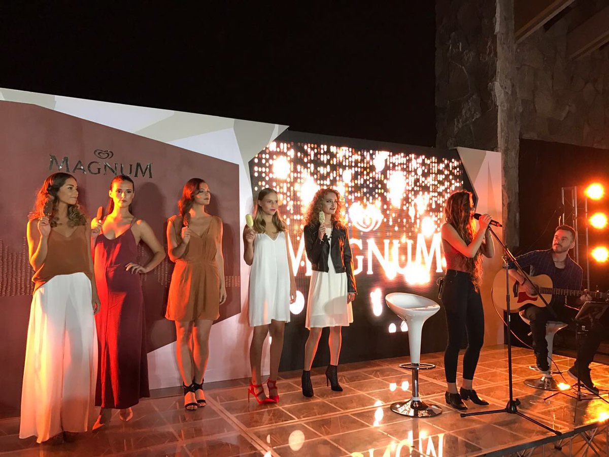 Una gran noche de la mano de <a href="/xcamilagallardo/">Camila</a> en M-Day.

#BuscadoresDePlacer