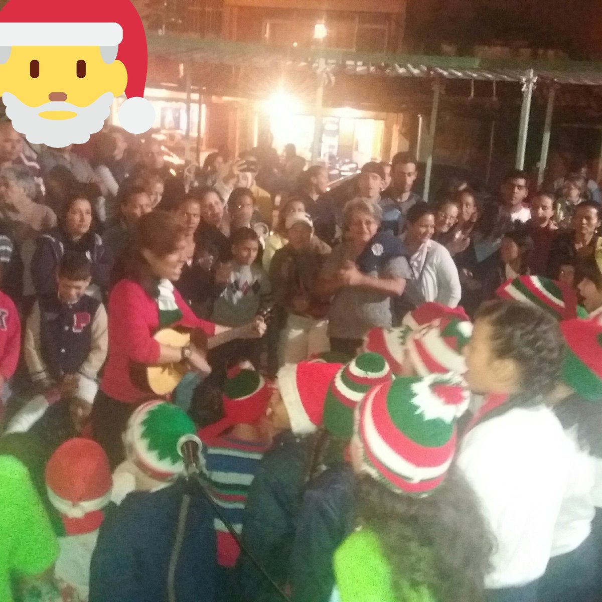Feliz Inicio de la Navidad  <a href="/elsistema/">El Sistema</a> <a href="/elsistemavargas/">El Sistema Vargas</a> presentación del Coro Infantil encendido de las luces del Pueblo del junquito