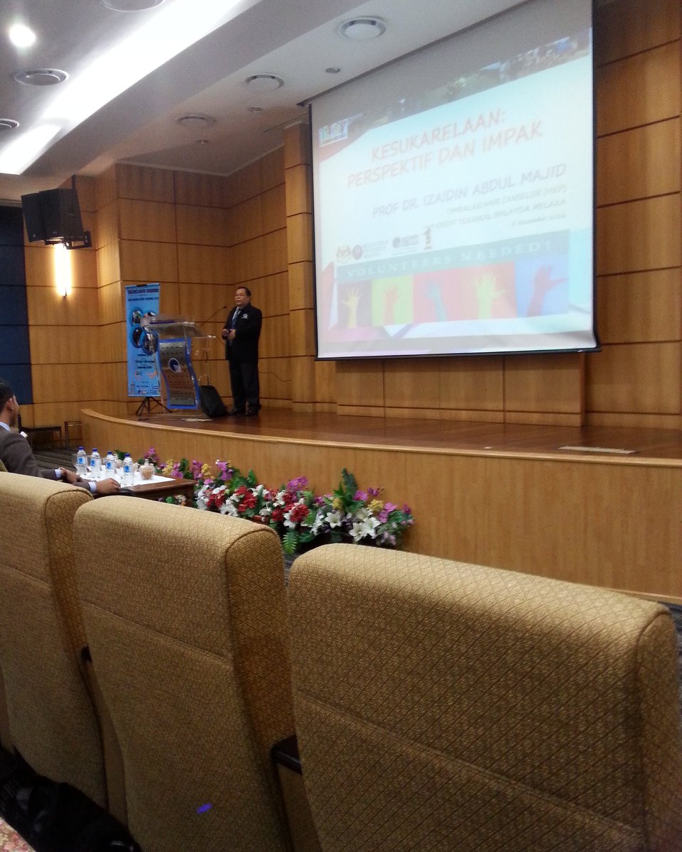 Maskum_official's tweet photo. Live update
Ucapan pembukaan yg disampaikan oleh timbalan naib canselor (HEPA)
Prof Dr Izaiddin Bin Abdul Majid
#sukarelawan 
#utem
#maskum https://t.co/rYqvW2LeCK