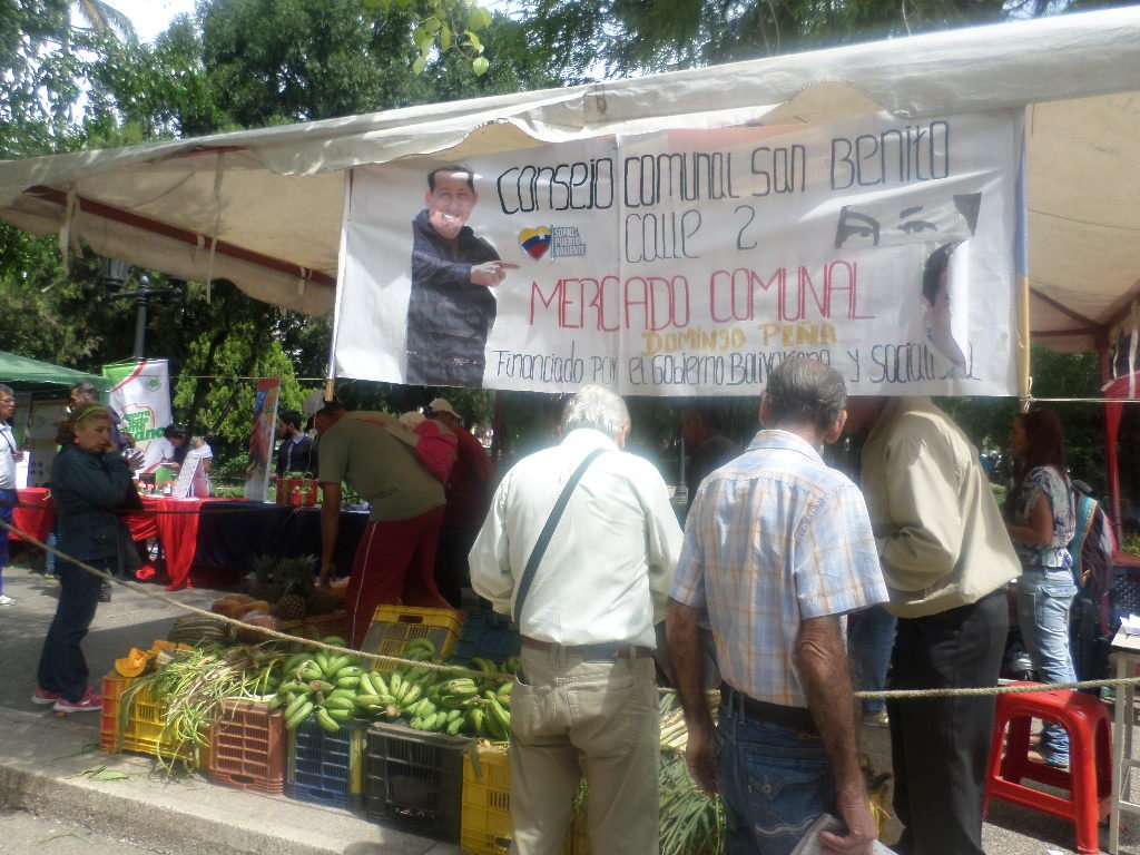 NOTIANDES24's tweet photo. Productores Comunales Merideños instalaron primer Expo CLAP Navideño 2016 https://t.co/WEokZsAVto @InfoComunasMda @GabineteDePaz @GobAlexisR https://t.co/pyK2mFFRly