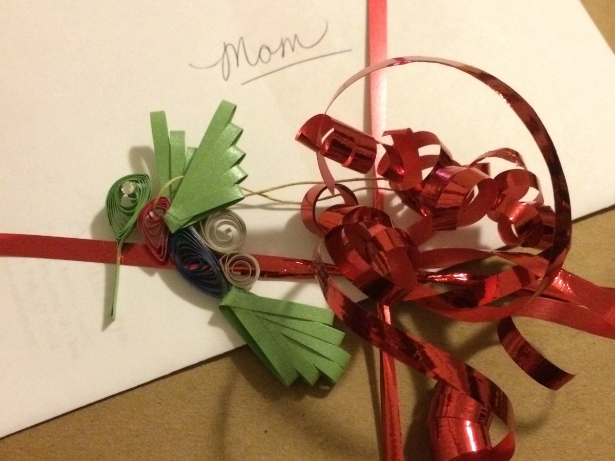 sassyp17's tweet photo. @CrossRoadsChaut I can't wait to see my mother in law's reaction to this meaningful quilled hummingbir ornament! #shoplocal https://t.co/pwvX6rDOMc