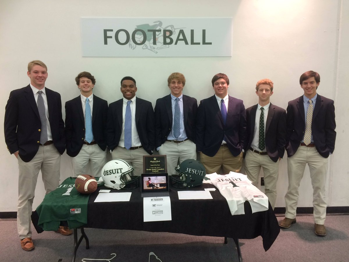 strakejesuitYB's tweet photo. #strakejesuitfb #sjopenhouse #strakejesuit #wearesj https://t.co/7J4UGNhT9h