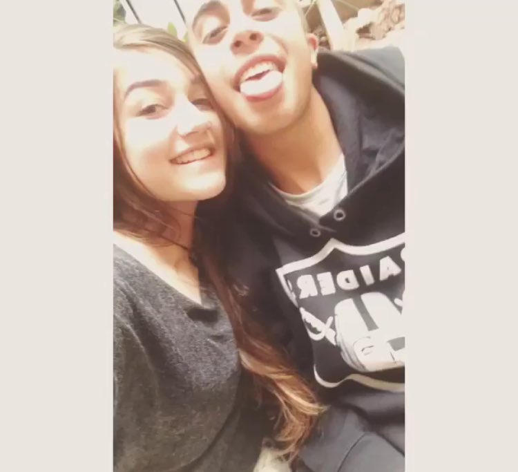 nicoleosvath's tweet photo. Parabéns p carequinha preferido q eu não vejo a uma cotinha❤️ #CBpsempre #vintão #sdds https://t.co/YHPNYvJfUE
