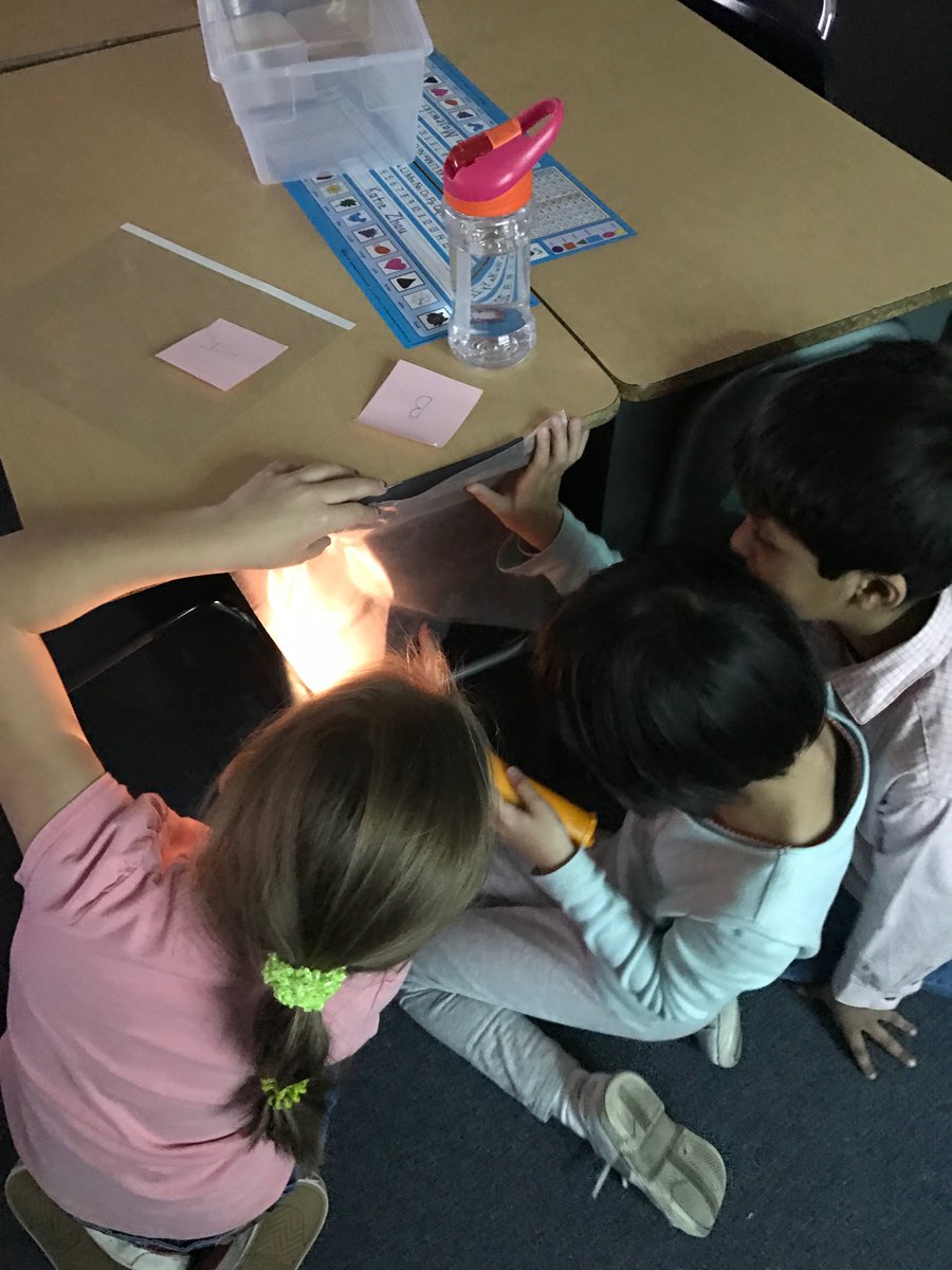 MrPazol96's tweet image. In the dark exploring how light travels through different materials! #inspire96 #tciscience @MrPazol96