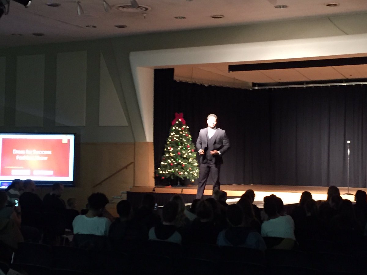 CoachDKeller's tweet photo. 2nd annual Dress for Success fashion show getting #ISU #StudentAthelets ready for the transition from college to #realworld #ISUFootball 🐯🏈 https://t.co/u4sC9NIyoE