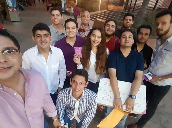 ArmandoAlarconM's tweet photo. Equipo #GH01 se suma a la lucha contra el VIH haciendo entrega de preservativos en Colonia Centro. #VamosJuntos #DíaInternacionalContraElVIH https://t.co/IOw5S7shDD