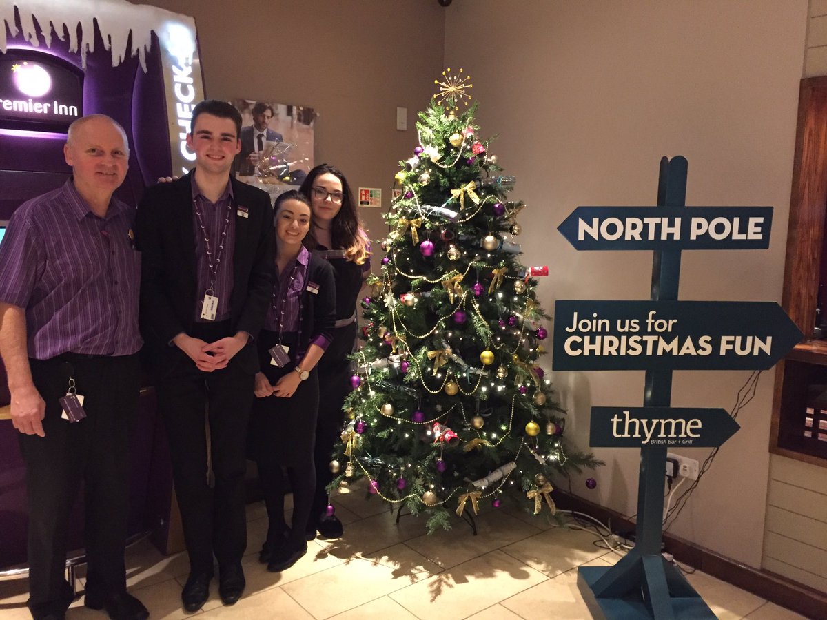 Christmas count down has begun at #GlasgowBG #santashelpers <a href="/brillbegin/">Stephen</a> <a href="/placemadebyyou/">A Place Made By You</a> <a href="/smmottram/">Sam Mottram</a> 🎄🎅🏻