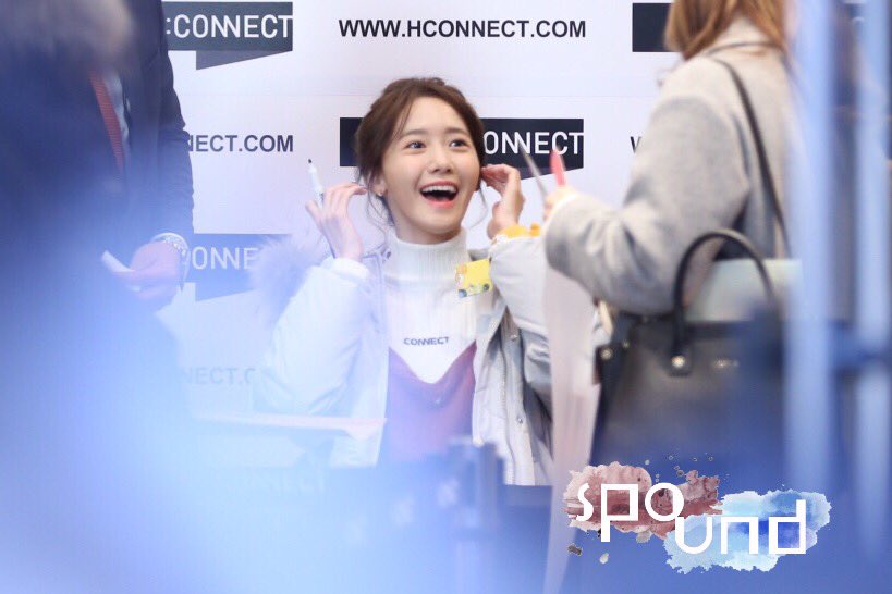 [PIC][02-12-2016]YoonA tham dự sự kiện Fansign "Love & Thanks Festival!" của thương hiệu H:CONNECT tại Gangnam Flagship Store vào chiều nay - Page 2 Cyp0rsMUUAAut4D