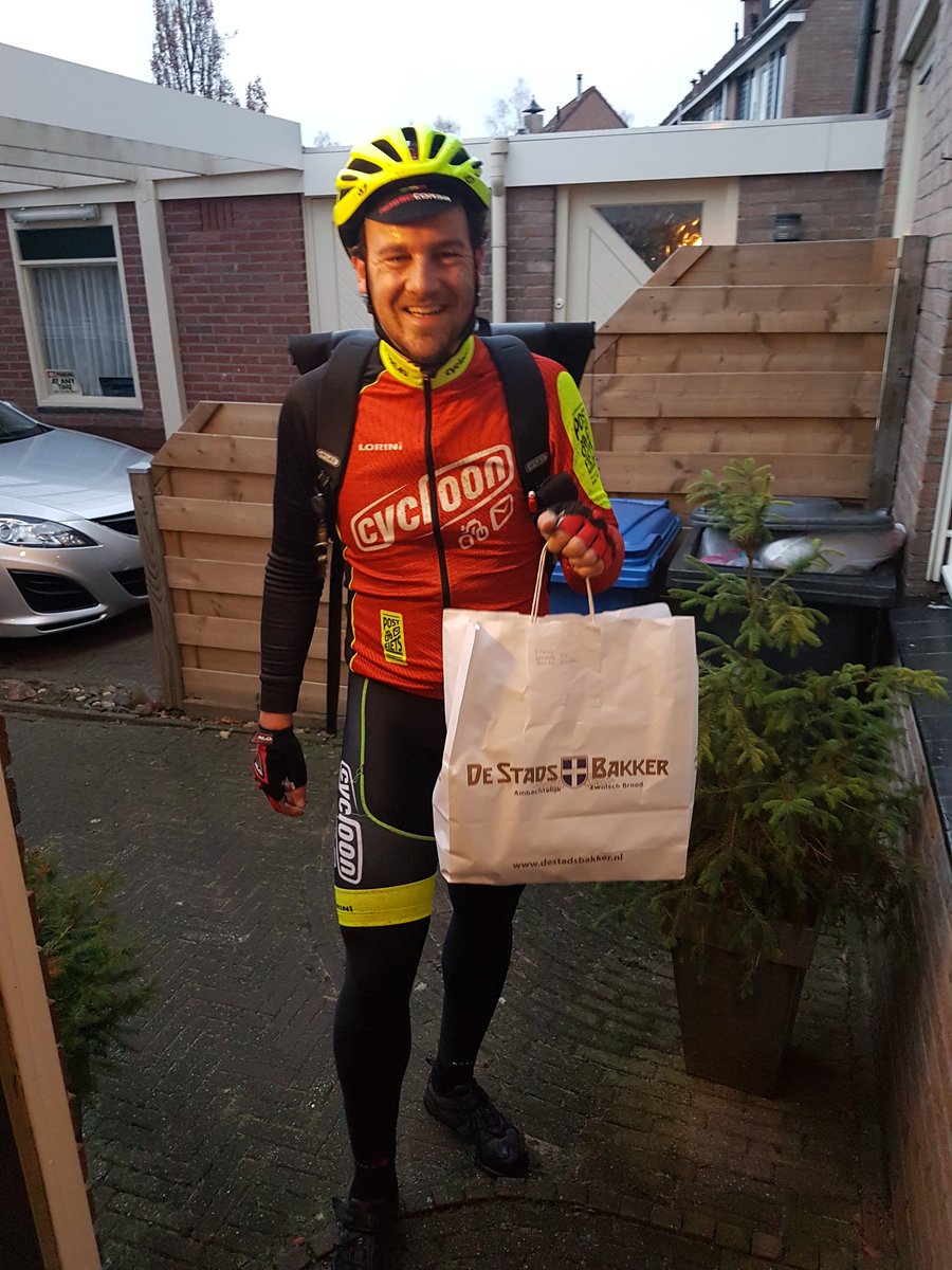 GoossenV's tweet photo. De dag begint goed dankzij @ABDraaijer en service van @Destadsbakker en @CycloonZwolle https://t.co/GhZfYSxcDM