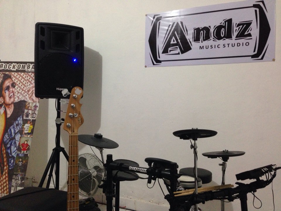 Rehearsal 🎶🎶🎶🎤🎤🎤🎸🎸🎸 (@ Andz Music Studio) swarmapp.com/c/cABmoU3Qzkd
