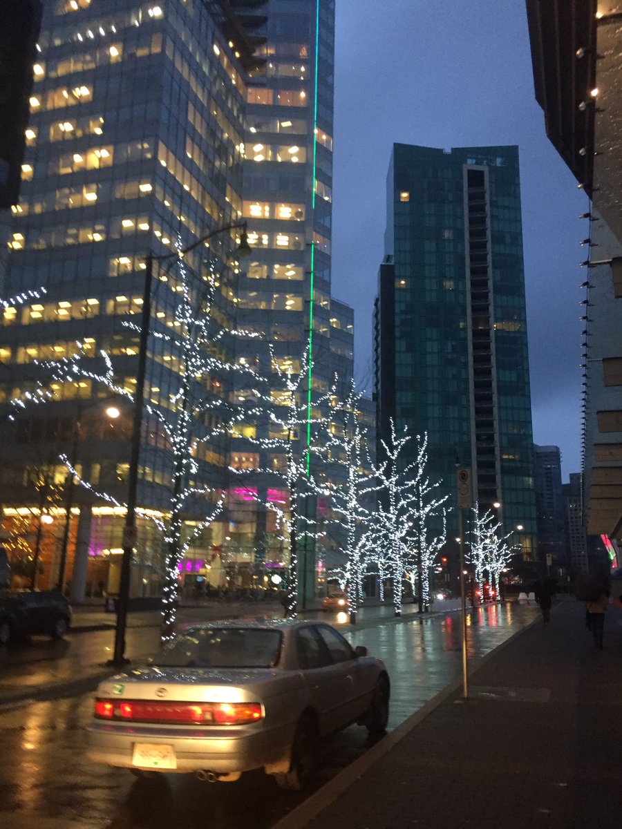 Nicole5Wheeler's tweet image. Enjoyed downtown &amp;amp; the Vancouver Christmas Market today! Rode a carousel horse, too.🎠 Thanks for a fun recommendation, @AndreaKBrooks! #HFR2