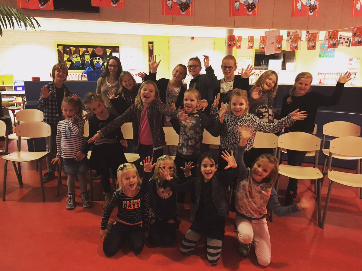 HigherLevel3's tweet photo. Higher Level kids choir #kerstavond#stadsgehoorzaalkampen https://t.co/WLWj8eVE26