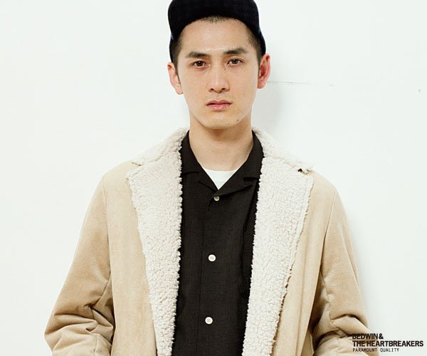 今シーズン流行のムートンコート。少量再入荷致しましたので是非ご覧下さい。Black/Beigeの2色展開です。 /bedwintokyo.com/men/feature/wh…