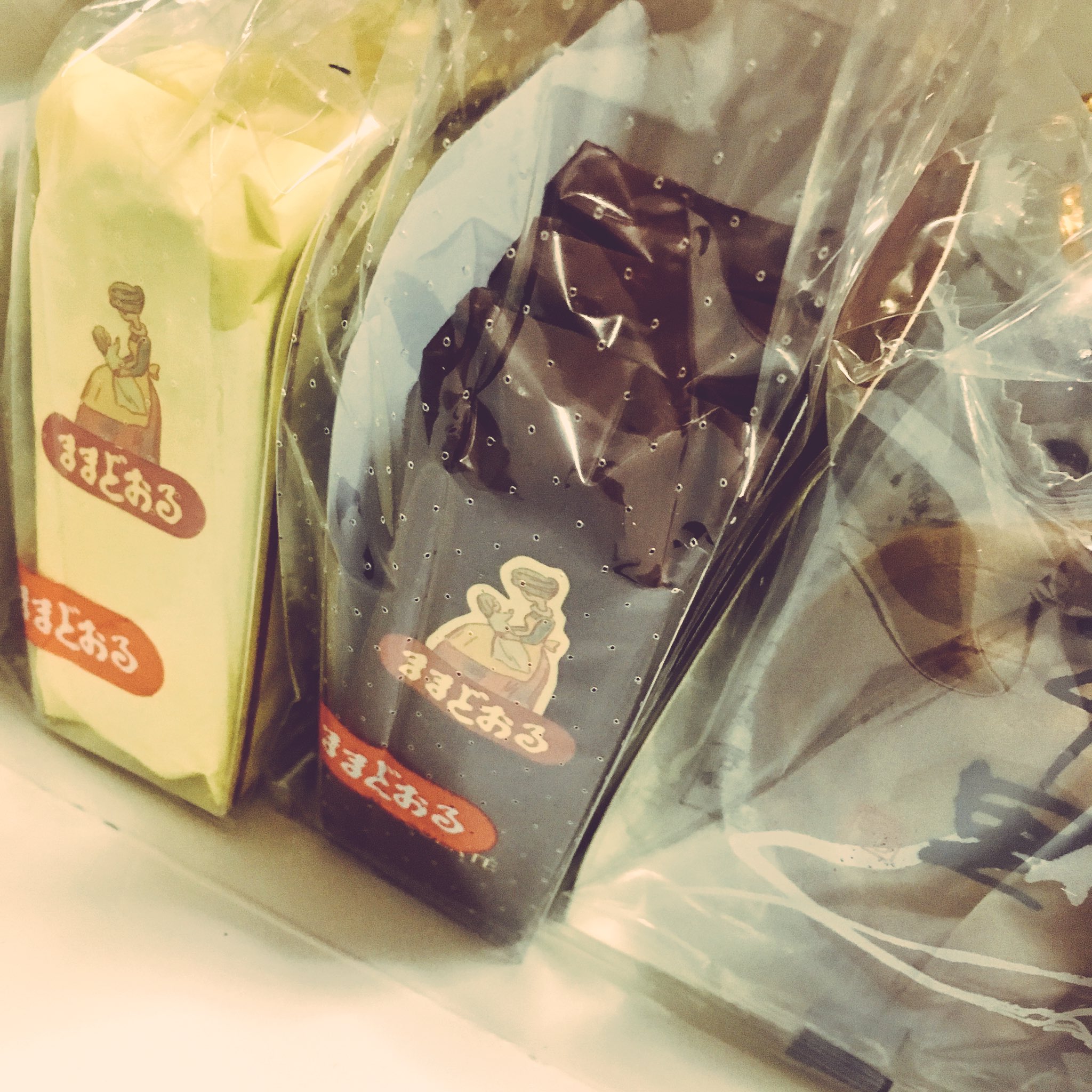める いわきからままどおる到着 賞味期限が鬼とは聞いてたけど 美味いから食べちゃいますわ T Co Pgoj7ay6qu Twitter