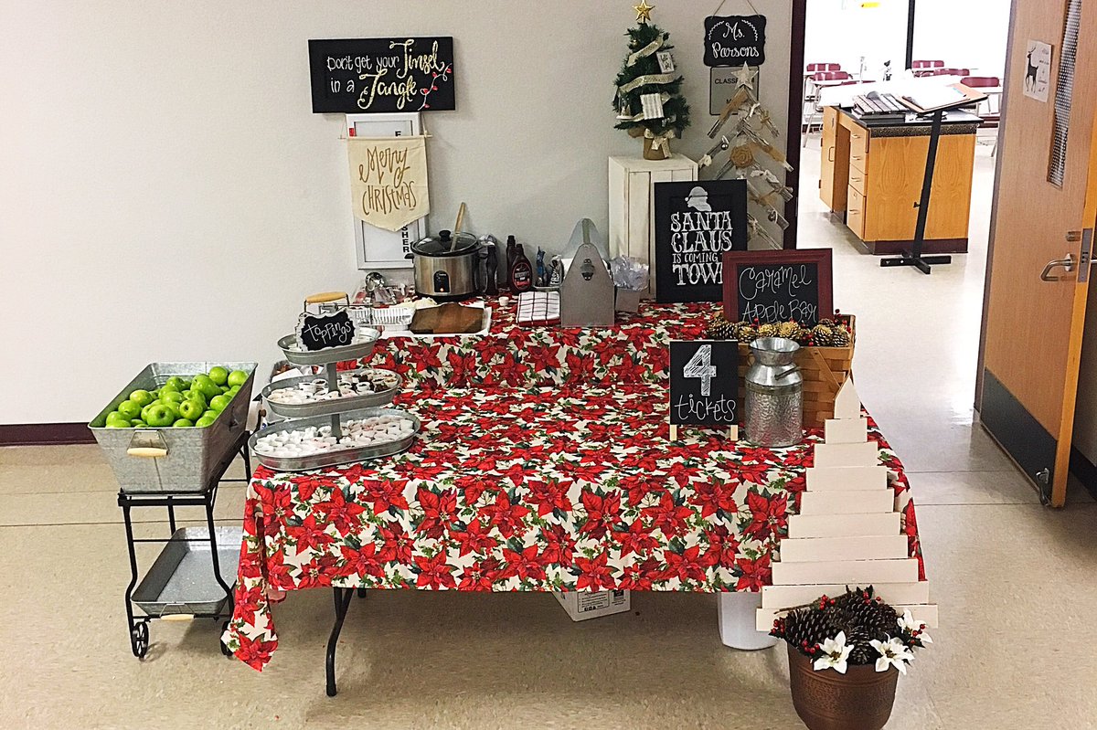 beingMsP's tweet photo. Caramel Apple Bar success!π«π #beingMsP #HappyHolidaysFestival https://t.co/2vUiSikzq9
