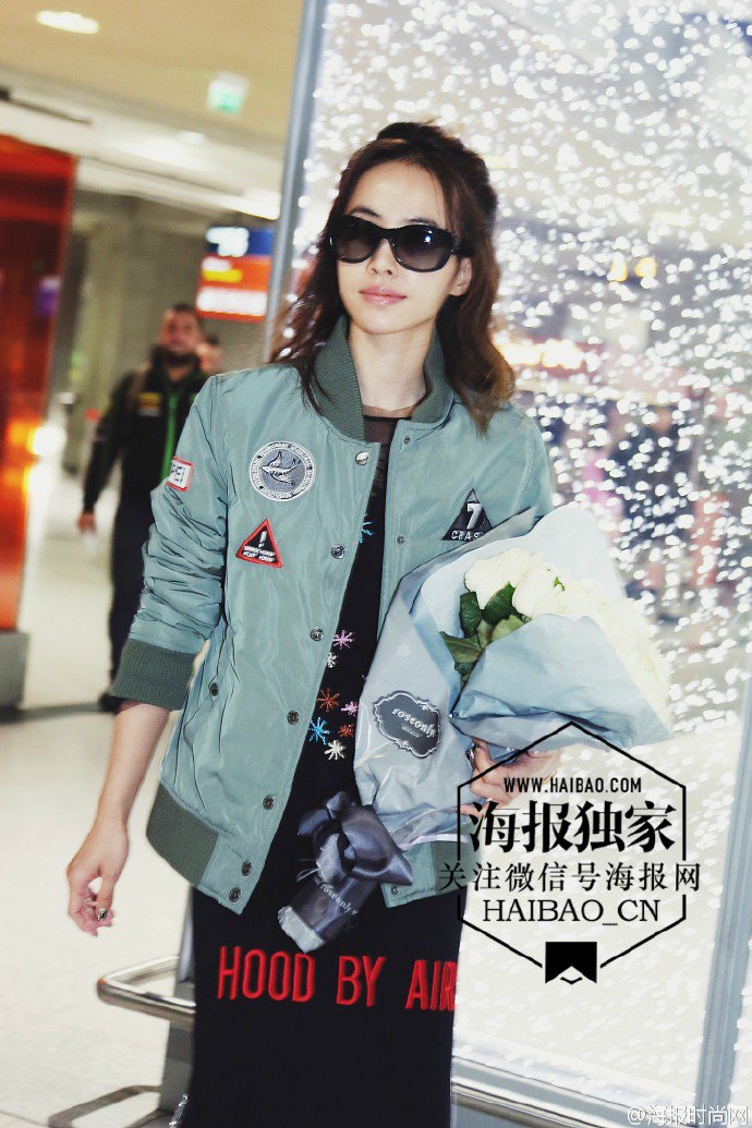 7crashtpe's tweet photo. #蔡依林  #Jolin Jolin Tsai 機場穿搭著 #SEVENCRASH 16AW 徽章刺繡鋪棉飛行夾克及 #7CRASH  經典LOGO棒球帽
女款夾克：https://t.co/N4D0xg6h52 
男款夾克：https://t.co/MTiffVZDlT https://t.co/Nk1EccpsuE