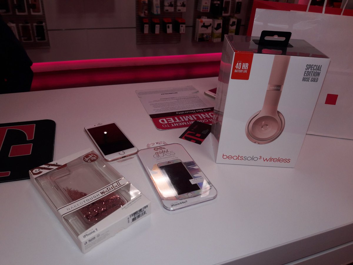 EsraeliaTMOBILE's tweet photo. My girl got hooked up today! #accessorized #LethalLathrop #edubnation #beats #iphone7 @krodrig212 @LathropChief https://t.co/LcZDoZJyn7