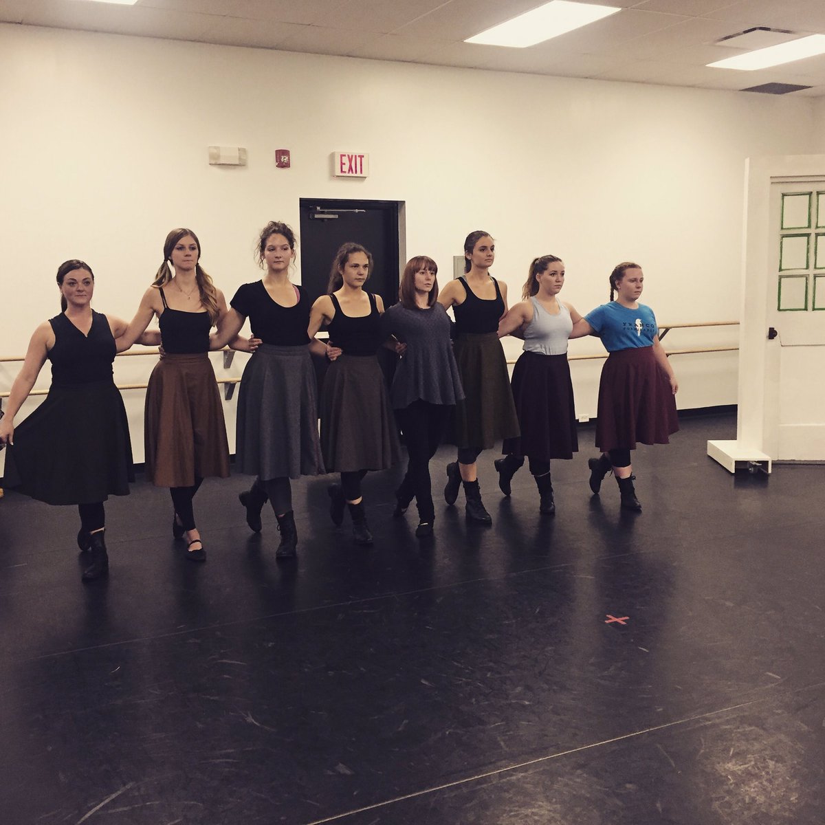 Ah, les exercices de "marchés"! Un pas si simple, qu'on utilise tous les jours, mais pourtant si compliqué! #frab #saizons #zephyr15 #danse