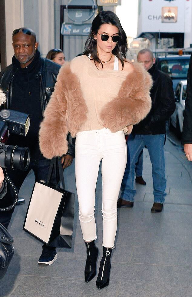 Whowhatwear tweet media