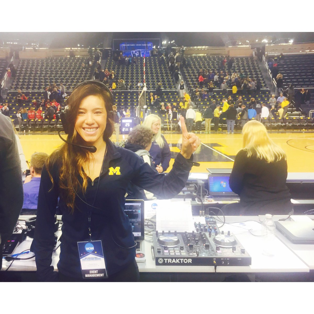 1st Round #NCAA Volleyball Tournament hosted at Crisler. Congrats <a href="/umichvball/">Michigan Volleyball</a> sweeping American U. Goodtimes DJing the matches. #GOBLUE 〽️