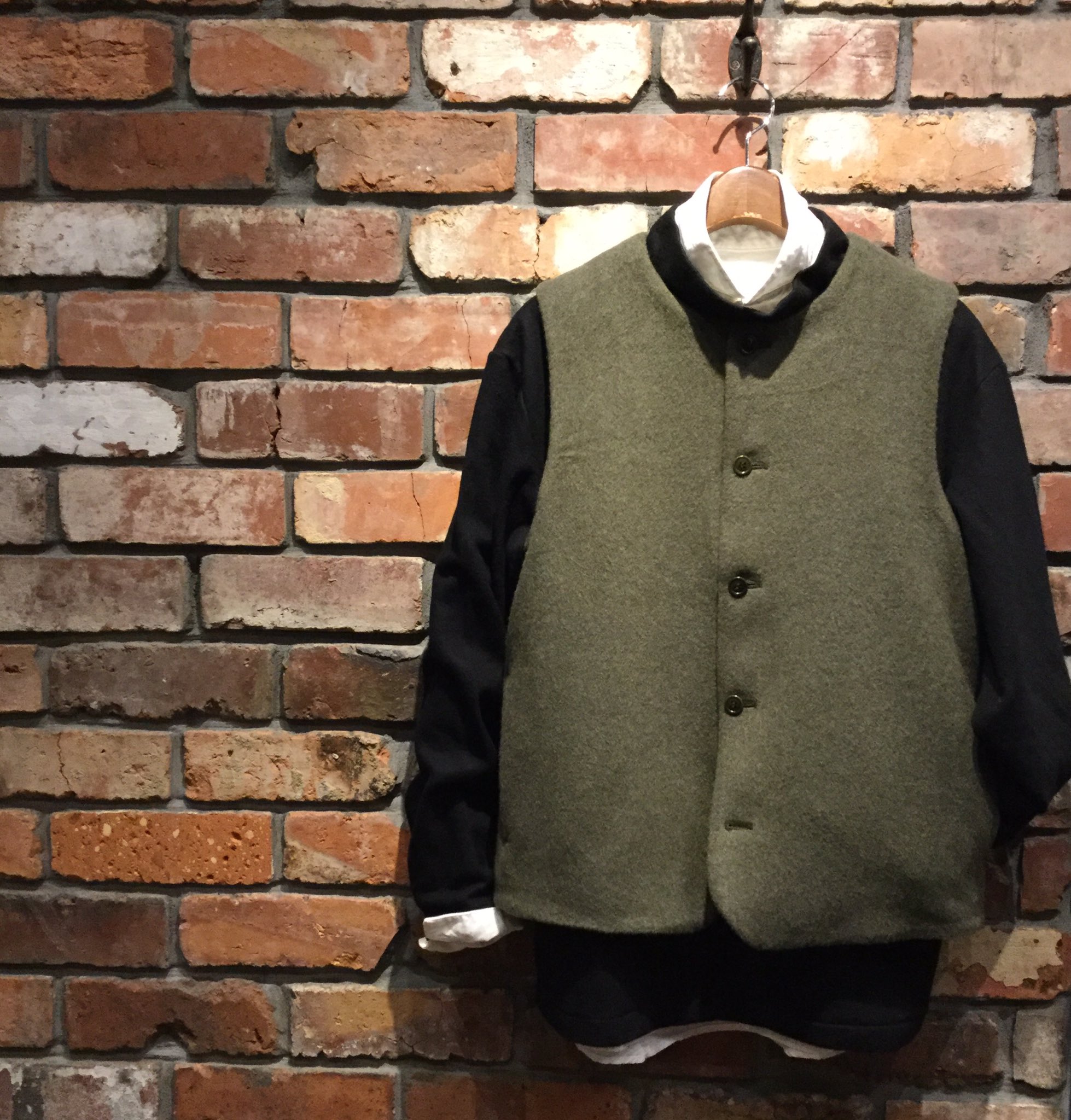 大人気 CONFECTウールモッサークルーネックベスト vest