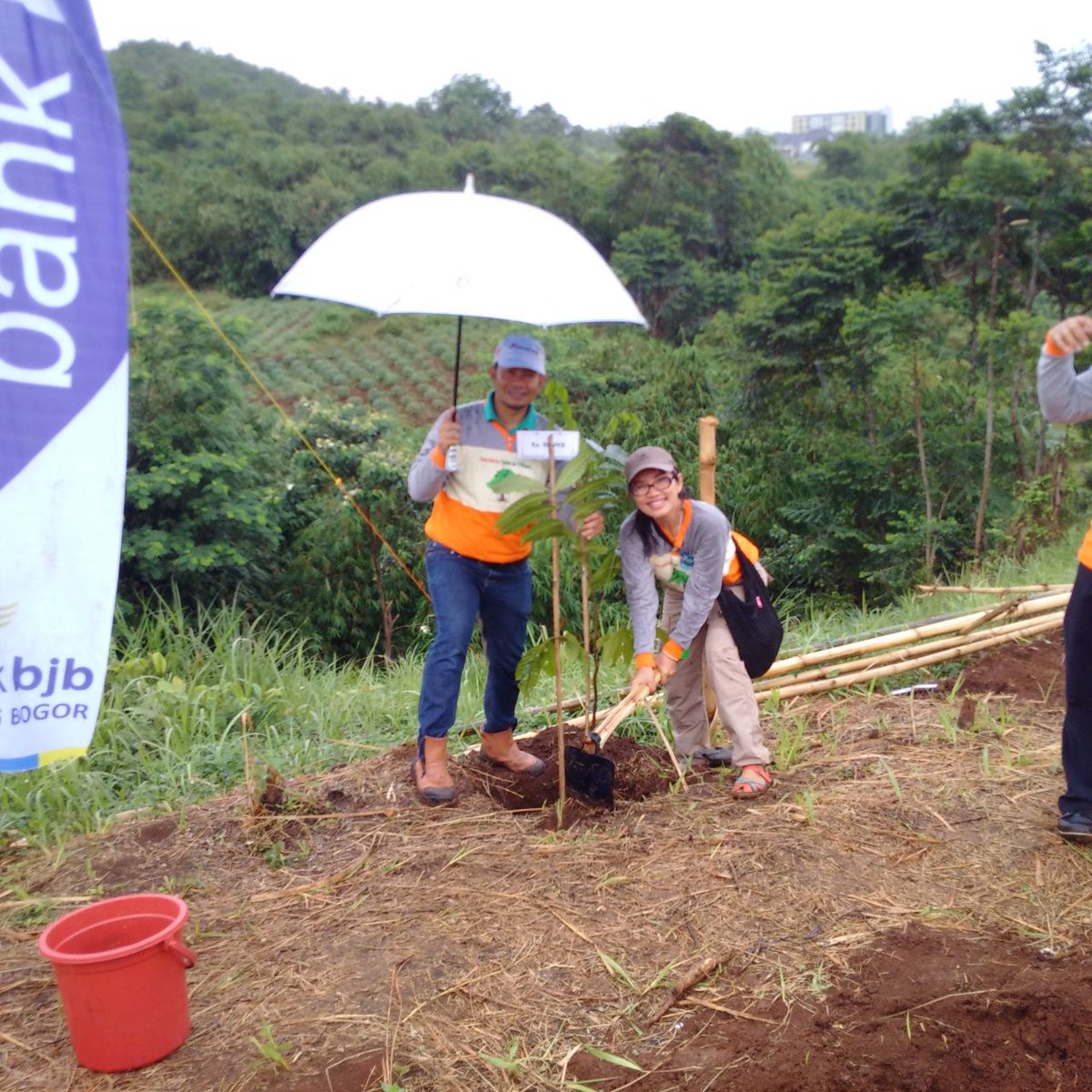 nanantriyani's tweet image. Gerakan Penanaman pohon di Kelurahan Pamoyanan@pemkotbogor@dwi_dvs