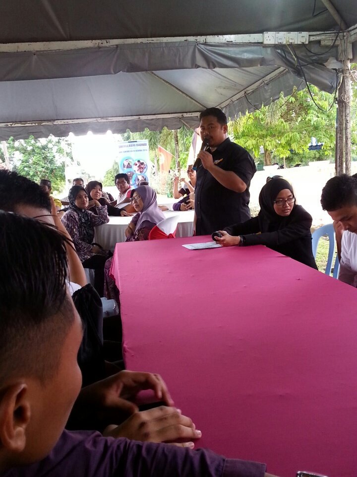 Maskum_official's tweet photo. Live update 
Sesi pembahagian peserta kpd keluarga agkt mereka bertempat di felda air kangkong
💪🏼💪🏼
#feldaairkangkong
#maskum
#sukarelawan https://t.co/aKKwywN0rk