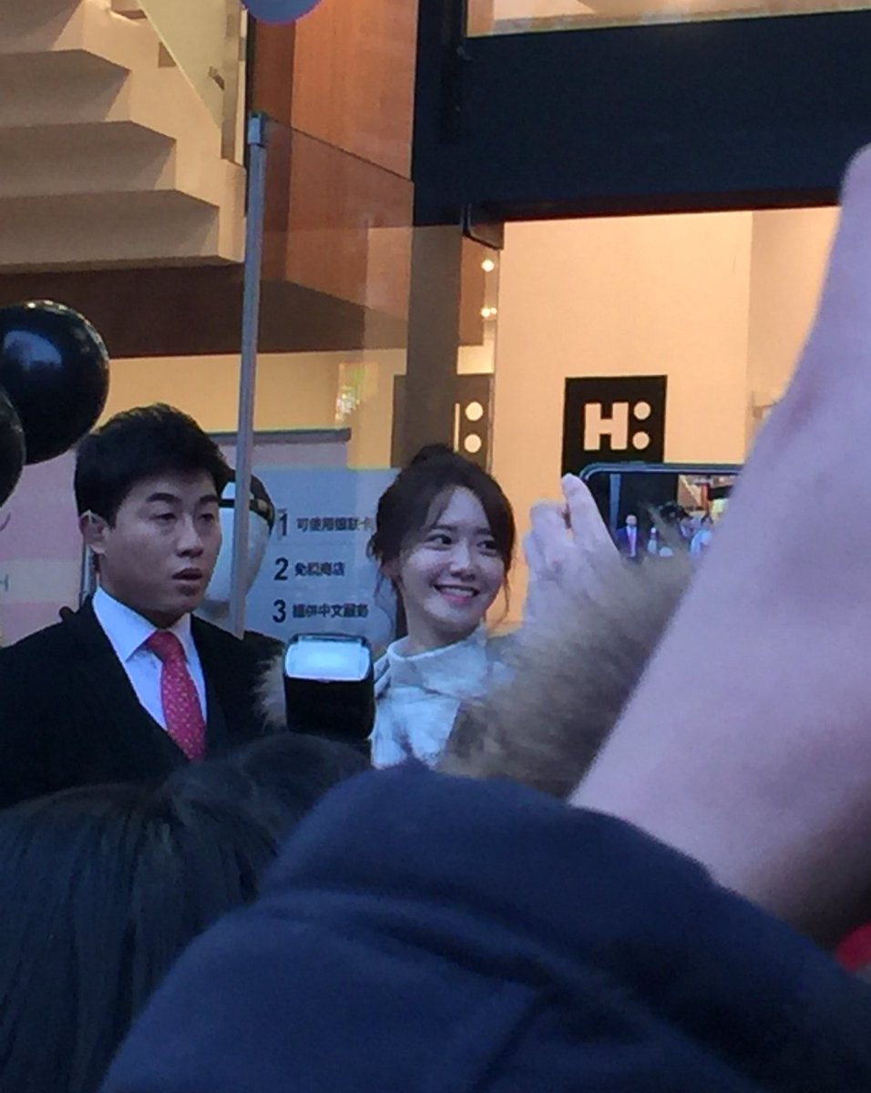 [PIC][02-12-2016]YoonA tham dự sự kiện Fansign "Love & Thanks Festival!" của thương hiệu H:CONNECT tại Gangnam Flagship Store vào chiều nay - Page 2 Cyp_euxUoAA19Pp