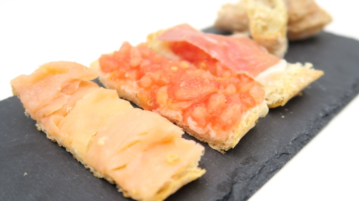 AnglissMacau's tweet photo. A CRUNCHY party with the Spainish Diamond Crystal #Bread #handmade #spain https://t.co/brE1hpF7UN