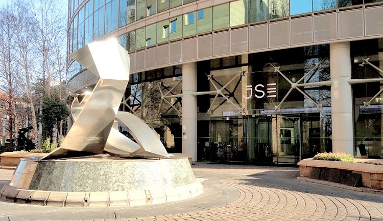 BusinessLiveSA's tweet photo. Fearful Friday for JSE as SA prays against ‘junk’ status  https://t.co/ux6GU8MKZS https://t.co/isbDe2Hdsl